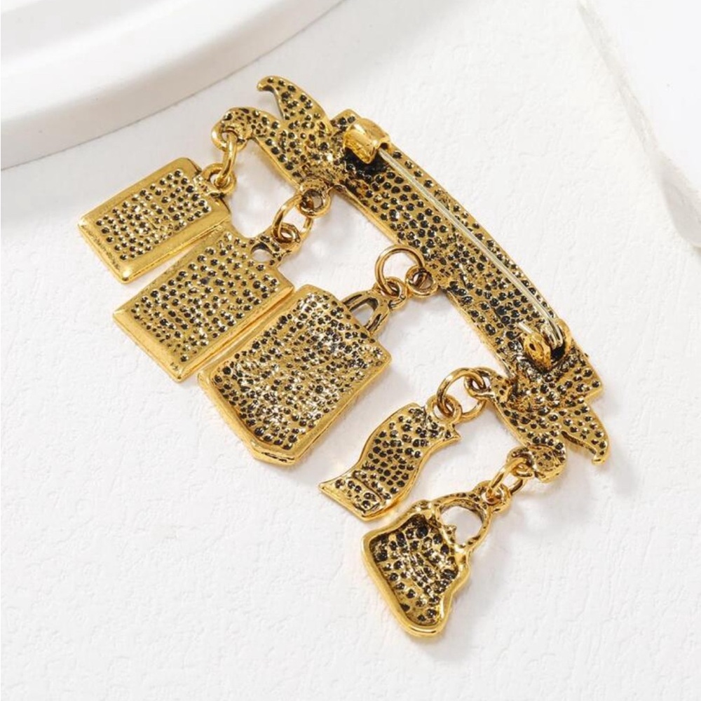 Bag & Letter Design Brooch - Picture 4 of 5